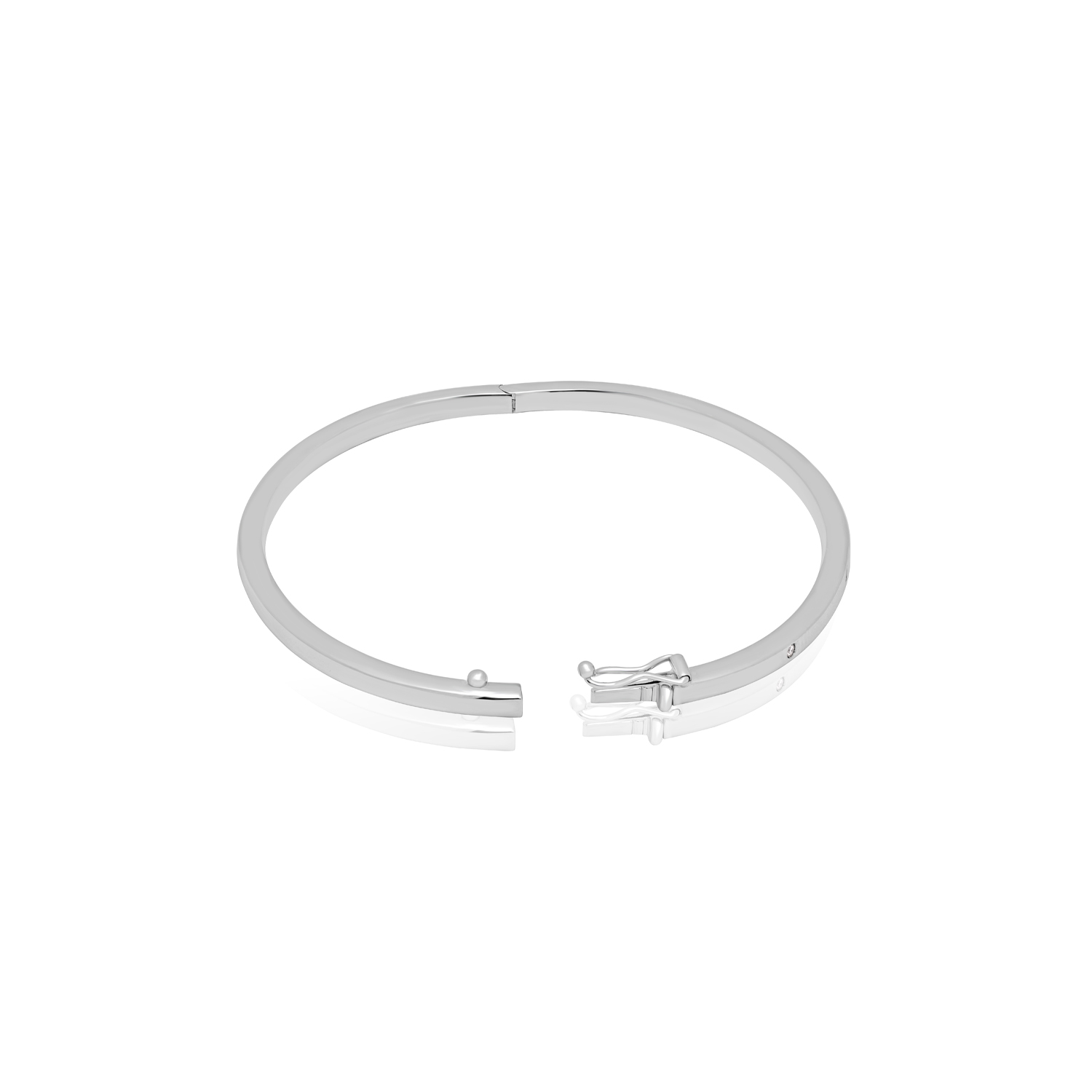 A 9ct white gold round brilliant cut diamond set hinged bangle with a polished finish.