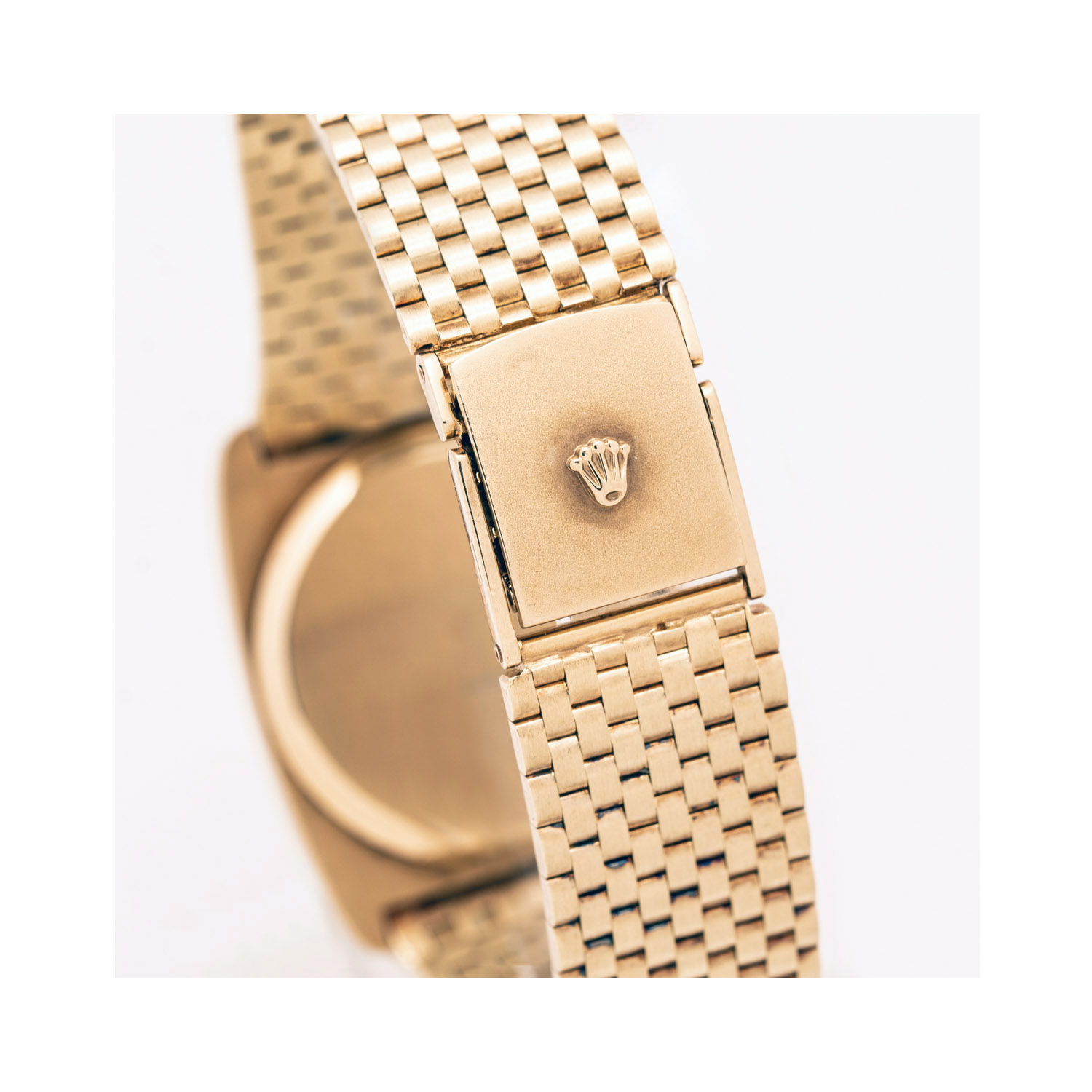 A vintage Rolex Genève with a 20mm 14ct yellow gold case and bracelet strap featuring a two-handed roman numeral, champagne coloured dial.