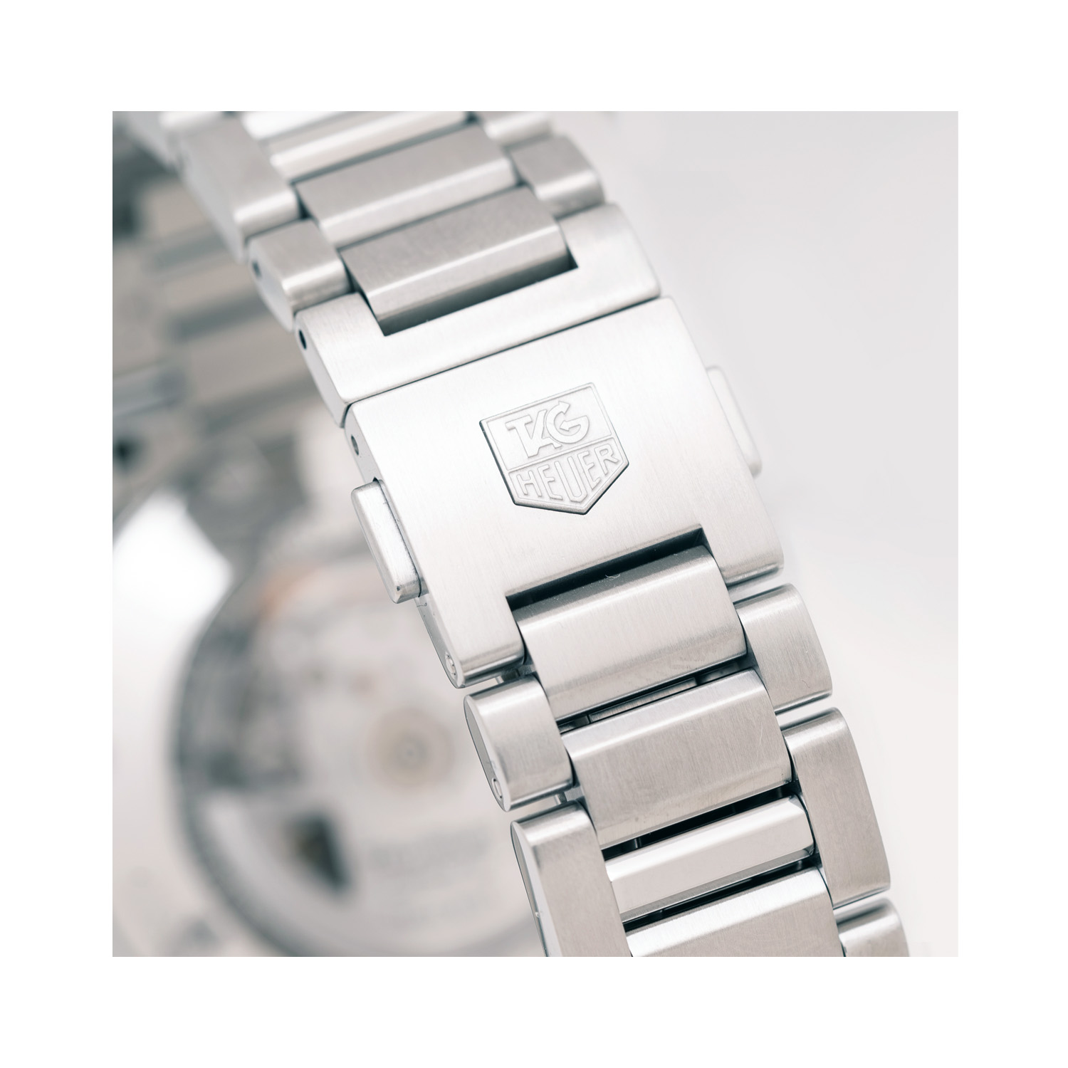 Tag Heuer, Carrera Chronograph, Automatic Men's Watch Tag Heuer, Carrera with a 43mm stainless steel case and bracelet strap featuring a day date function, chronograph and a blue dial with a black bezel.
