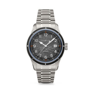 Montblanc, 1858 0 Oxygen The 8000 with a 41mm stainless steel case and bracelet strap featuring a date function and a black bezel with a Sfumato dark gray glacier pattern dial.