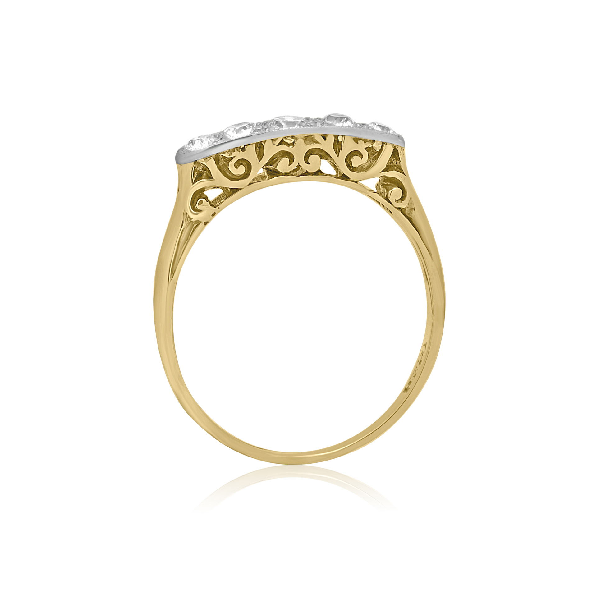 18ct Yellow Gold & Platinum Old Brilliant Cut Five Stone Diamond Ring An early 20th century 18ct yellow gold and platinum five stone diamond ring.