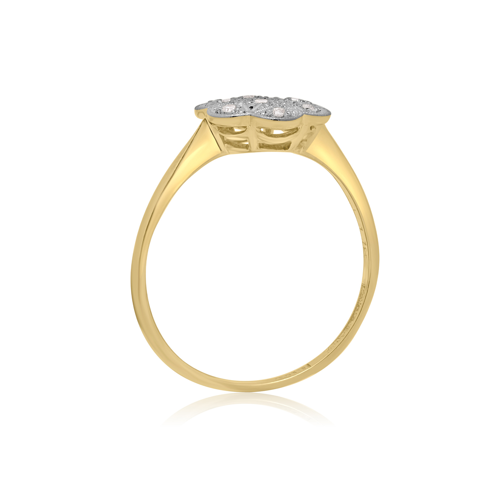 Early 20th Century, 18ct Yellow Gold & Platinum Diamond Cluster Ring An early 20th century period 18ct yellow gold and platinum topped diamond flower cluster ring featuring a central brilliant cut diamond and outer eight cut diamonds.