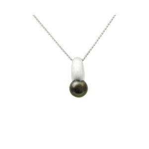 18ct White Gold Black Pearl Pendant & Chain