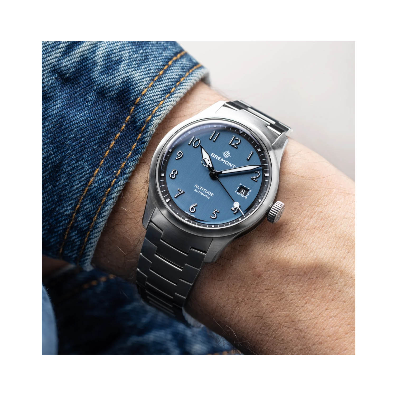 Bremont, Altitude Blue, Automatic Men's Watch Bremont, Altitude with a 39mm stainless steel case and bracelet strap featuring a date function and a blue dial.